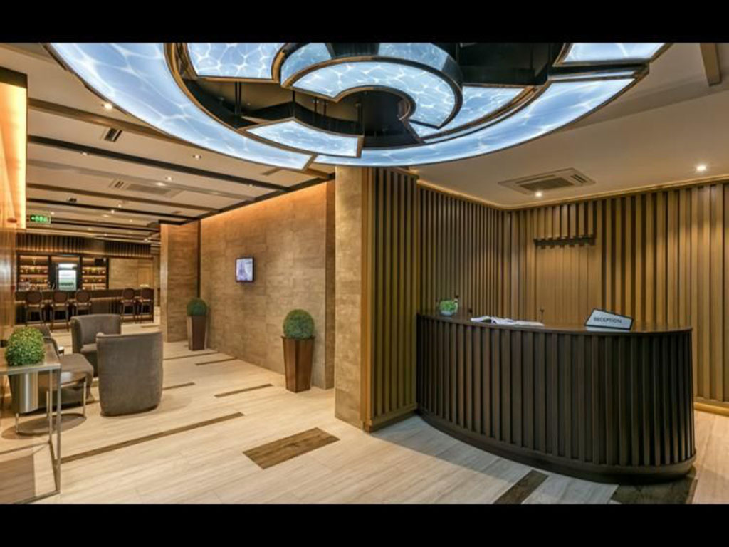 B Business Hotel Spa