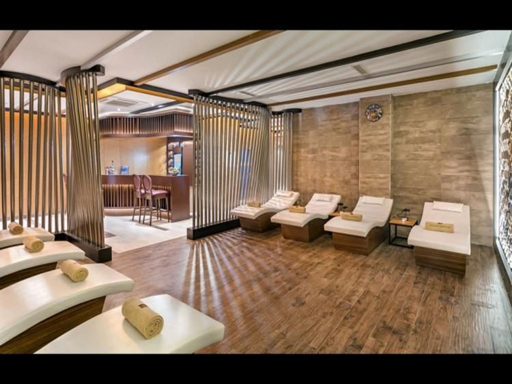 B Business Hotel Spa