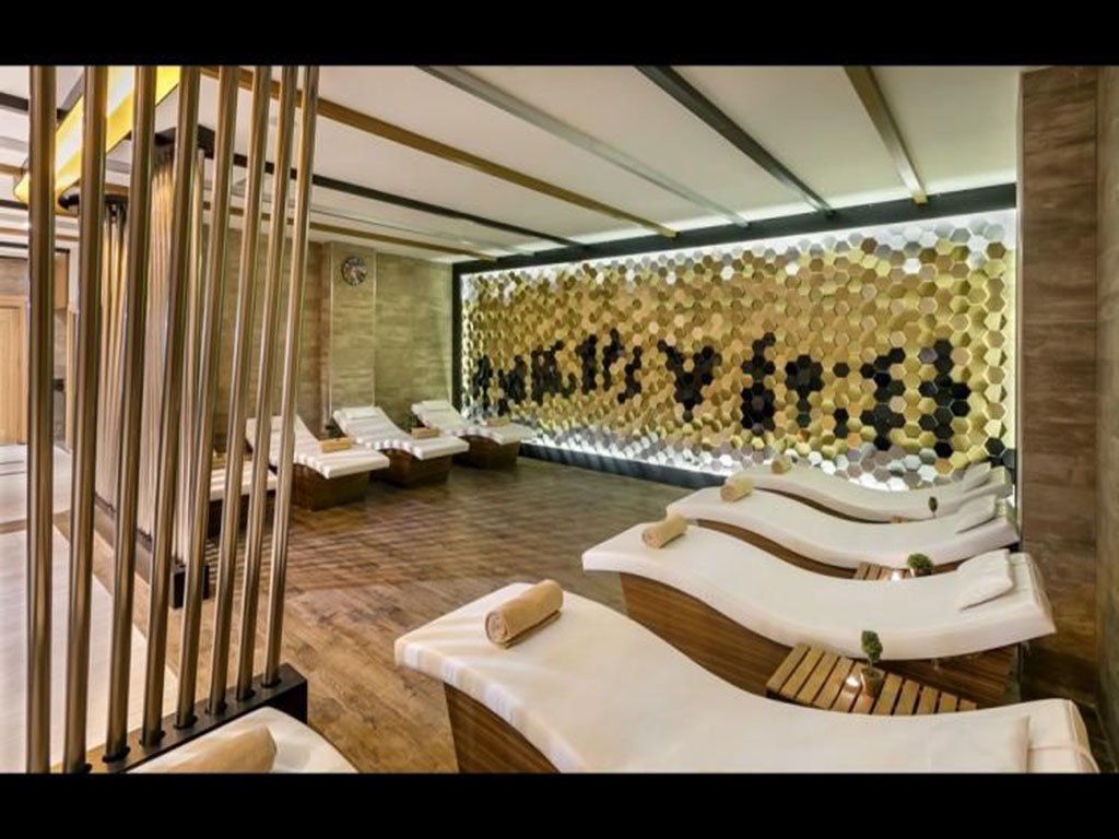 B Business Hotel Spa